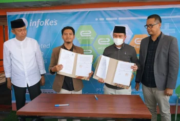 Penandatanganan MoU Penggunaan ePuskesmas Kabupaten Bolaang Mongondow bersama Bapak Bupati